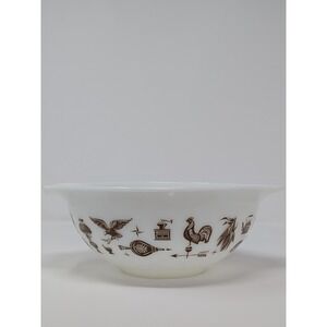 PYREX 443 Cinderella Early American 2.5 Qt Mixing Bowl White Vintage Pour Spouts